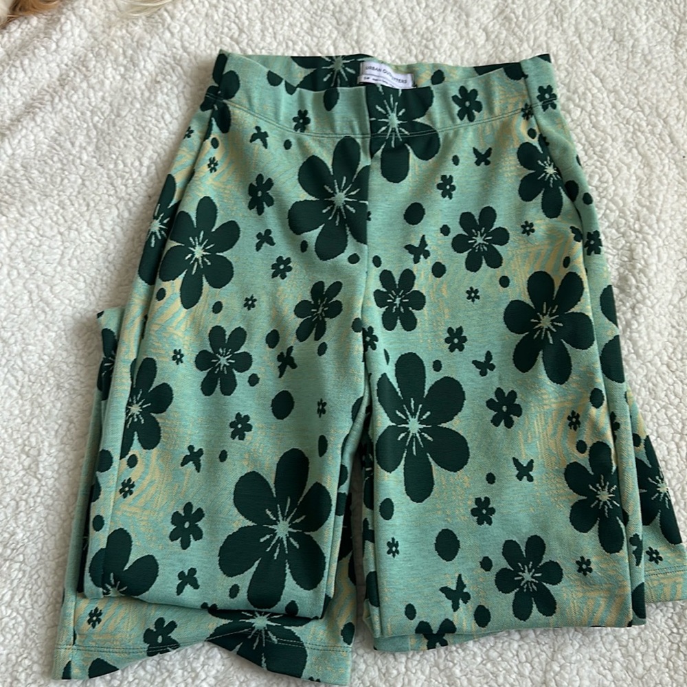 green flower pants